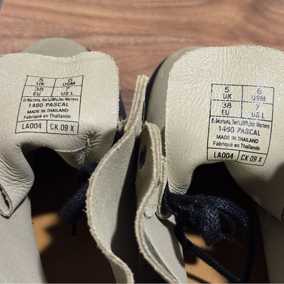 Dr. Martens NWOB Women’s 7 Pale Olive 1460 Pascal Suede Lace Up Combat Boots - Picture 4 of 5